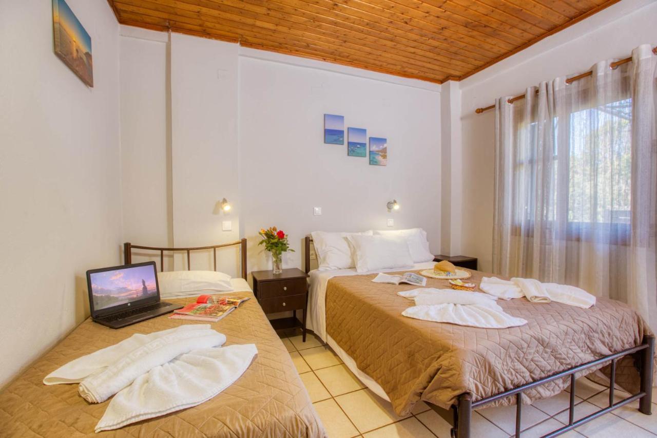 Christinas Apartments Agios Matthaios  Exterior photo