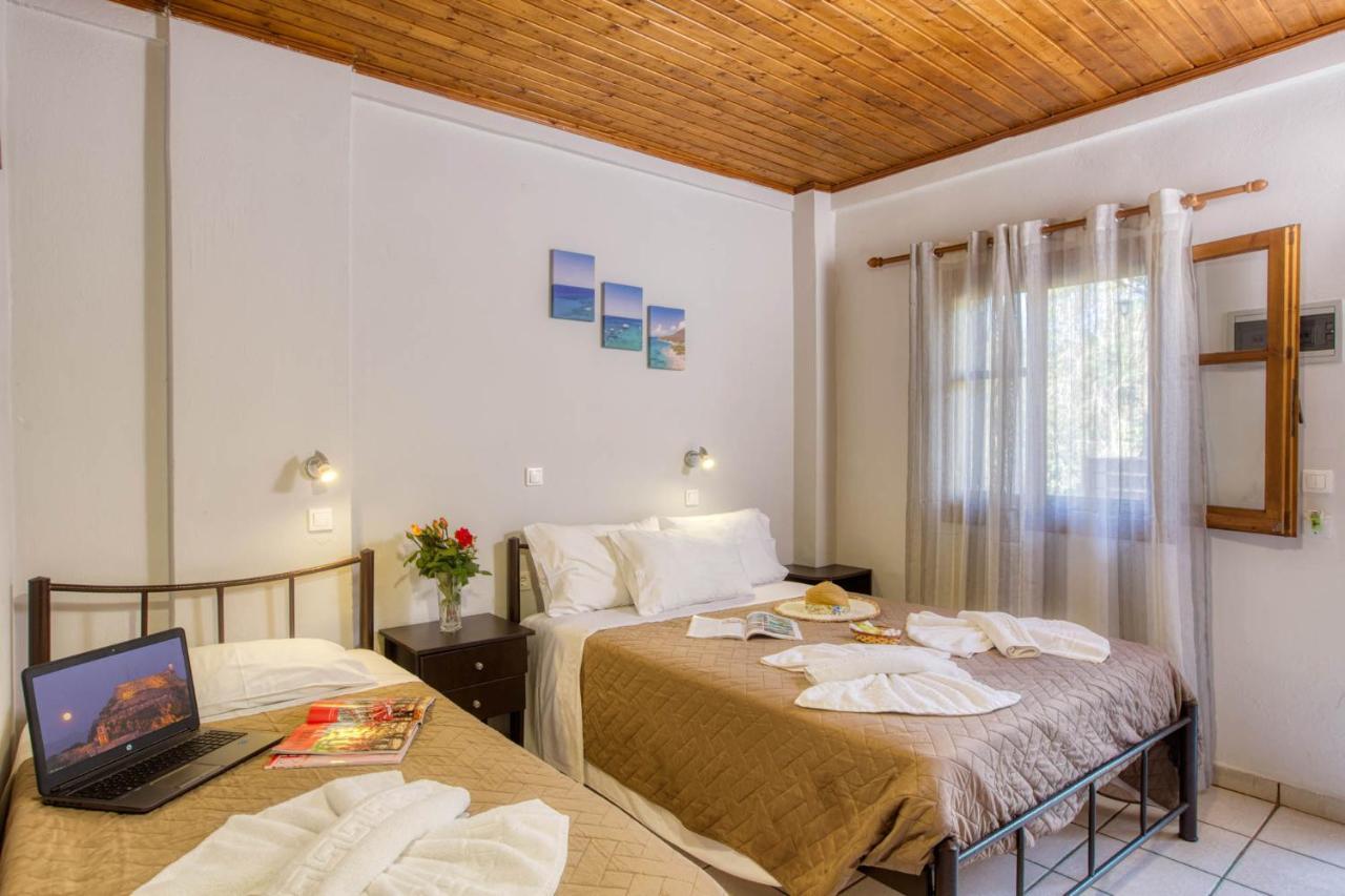 Christinas Apartments Agios Matthaios  Exterior photo