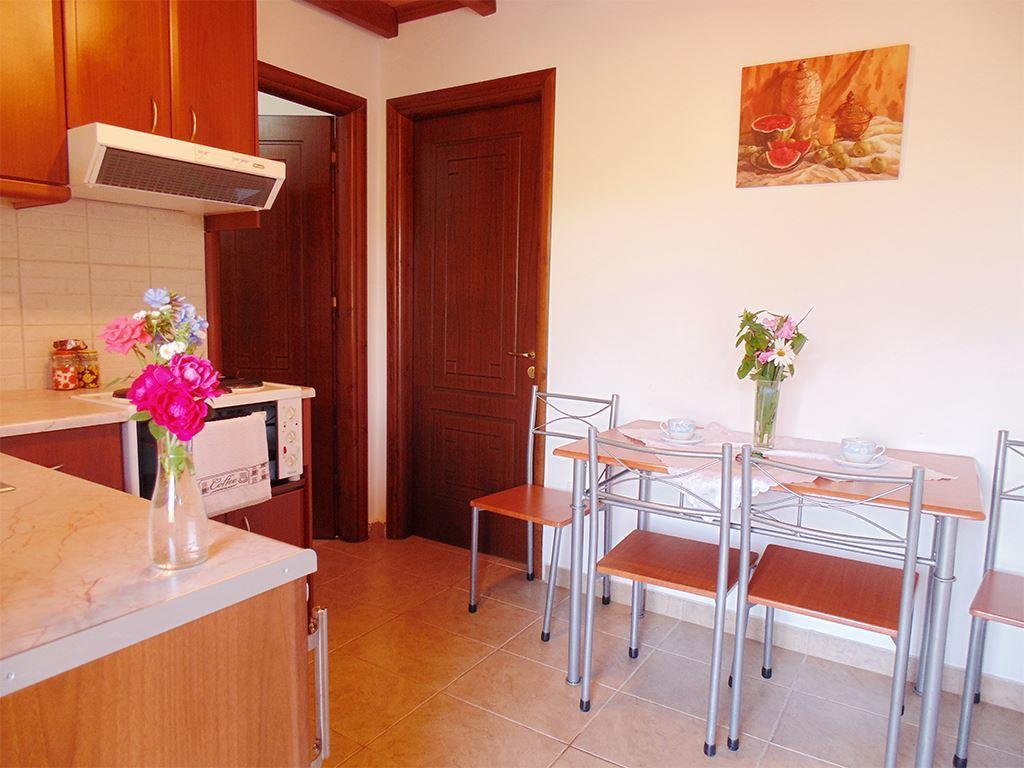 Christinas Apartments Agios Matthaios  Exterior photo