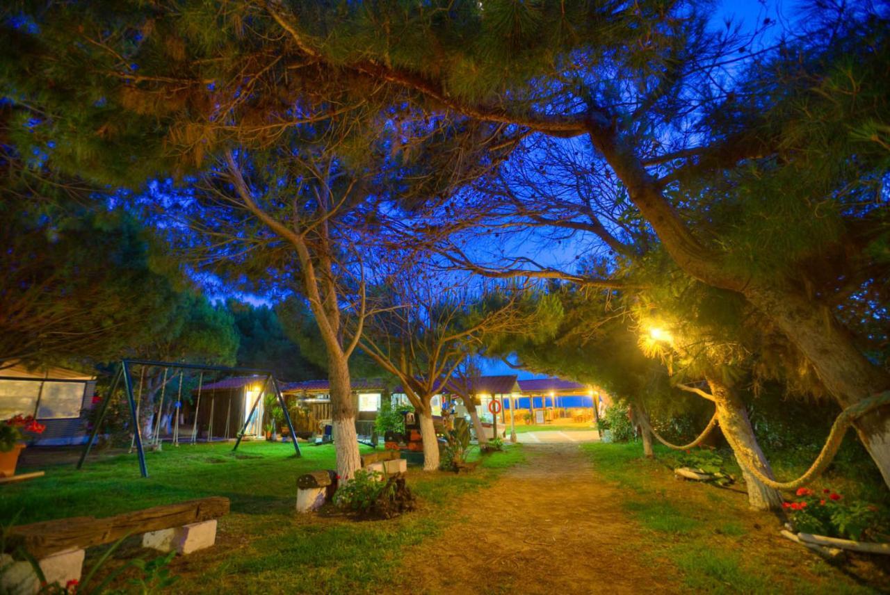 Christinas Apartments Agios Matthaios  Exterior photo
