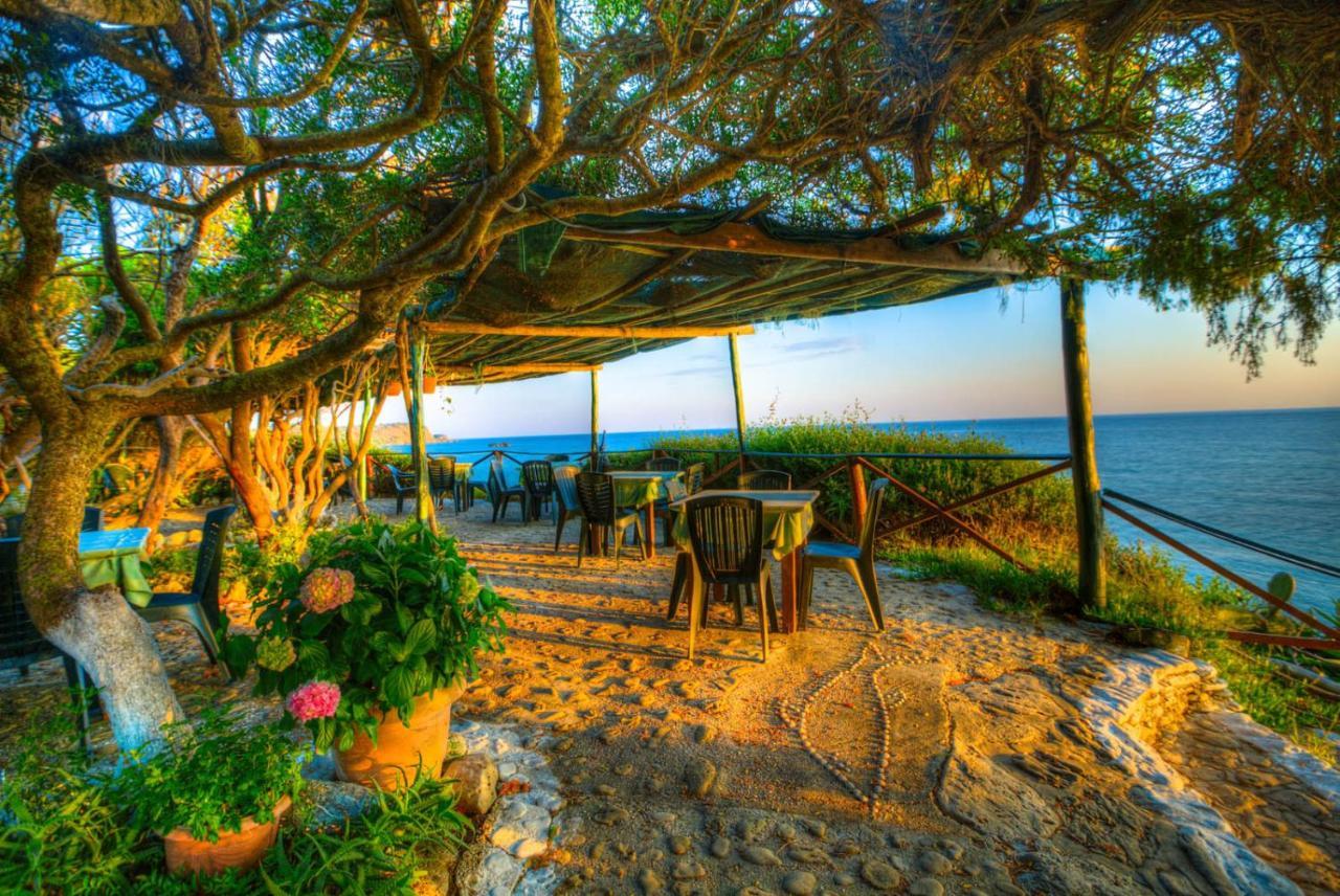 Christinas Apartments Agios Matthaios  Exterior photo