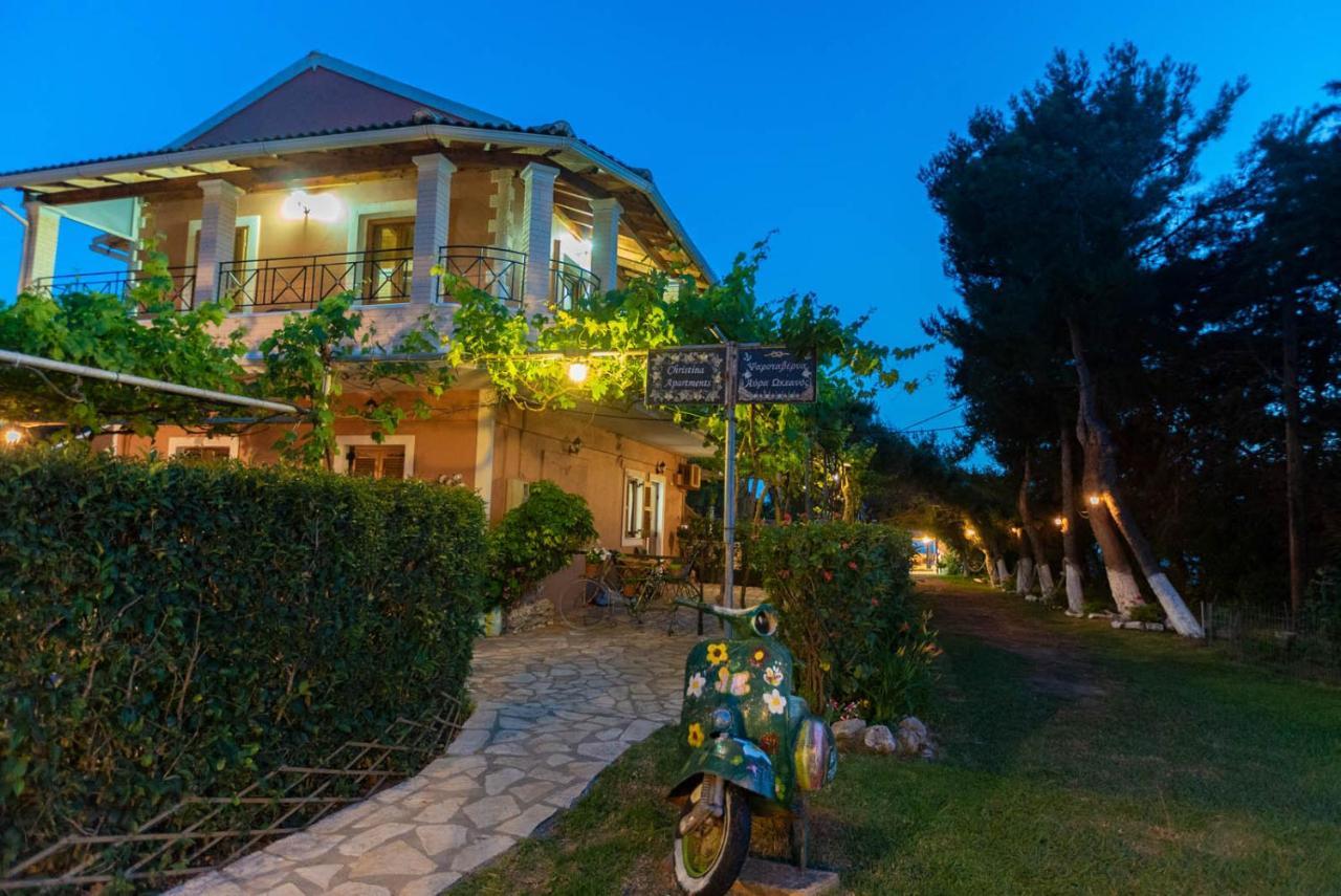 Christinas Apartments Agios Matthaios  Exterior photo
